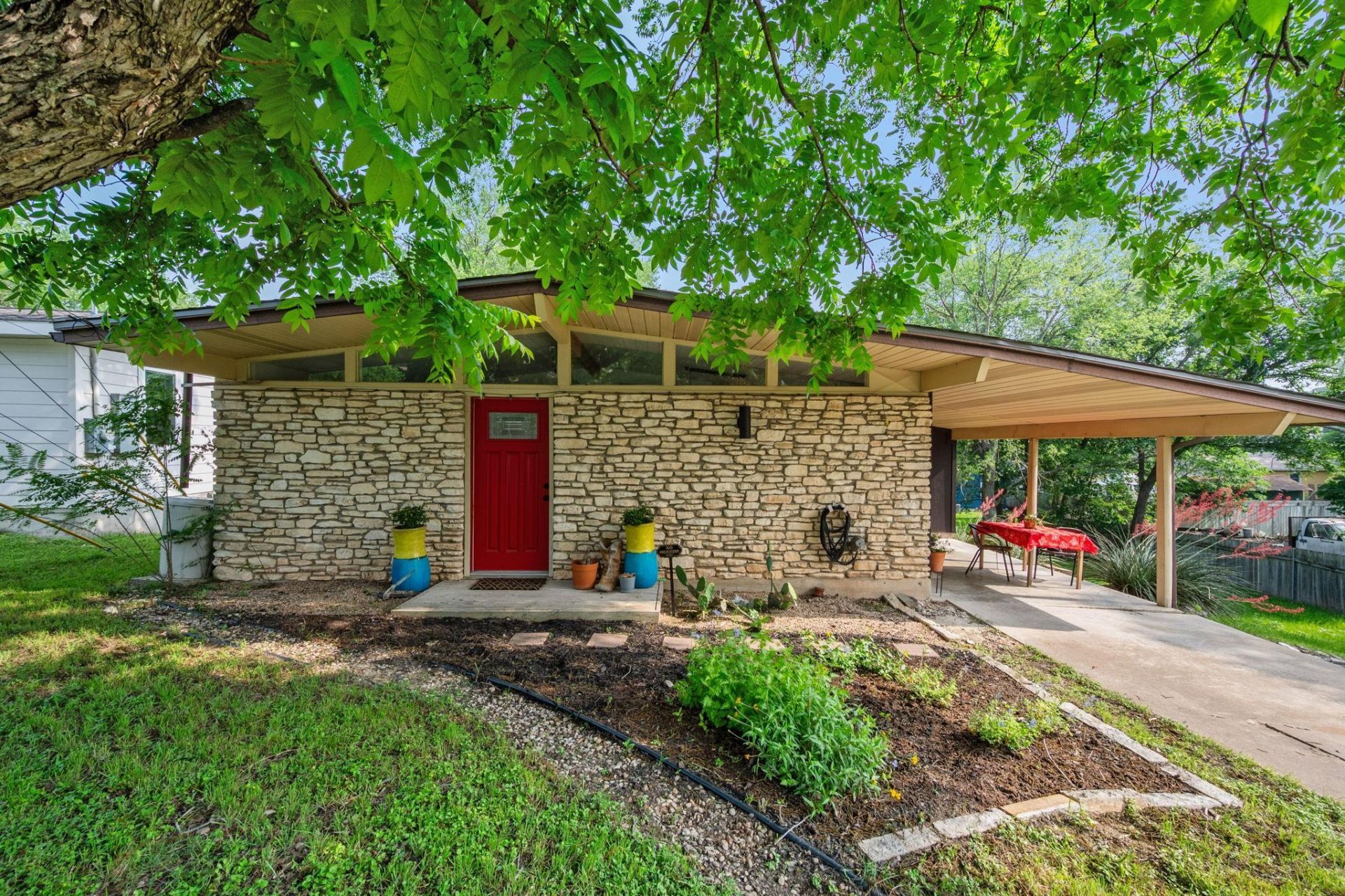 1413 S Redondo Dr, Austin, TX 78721 Main Photo