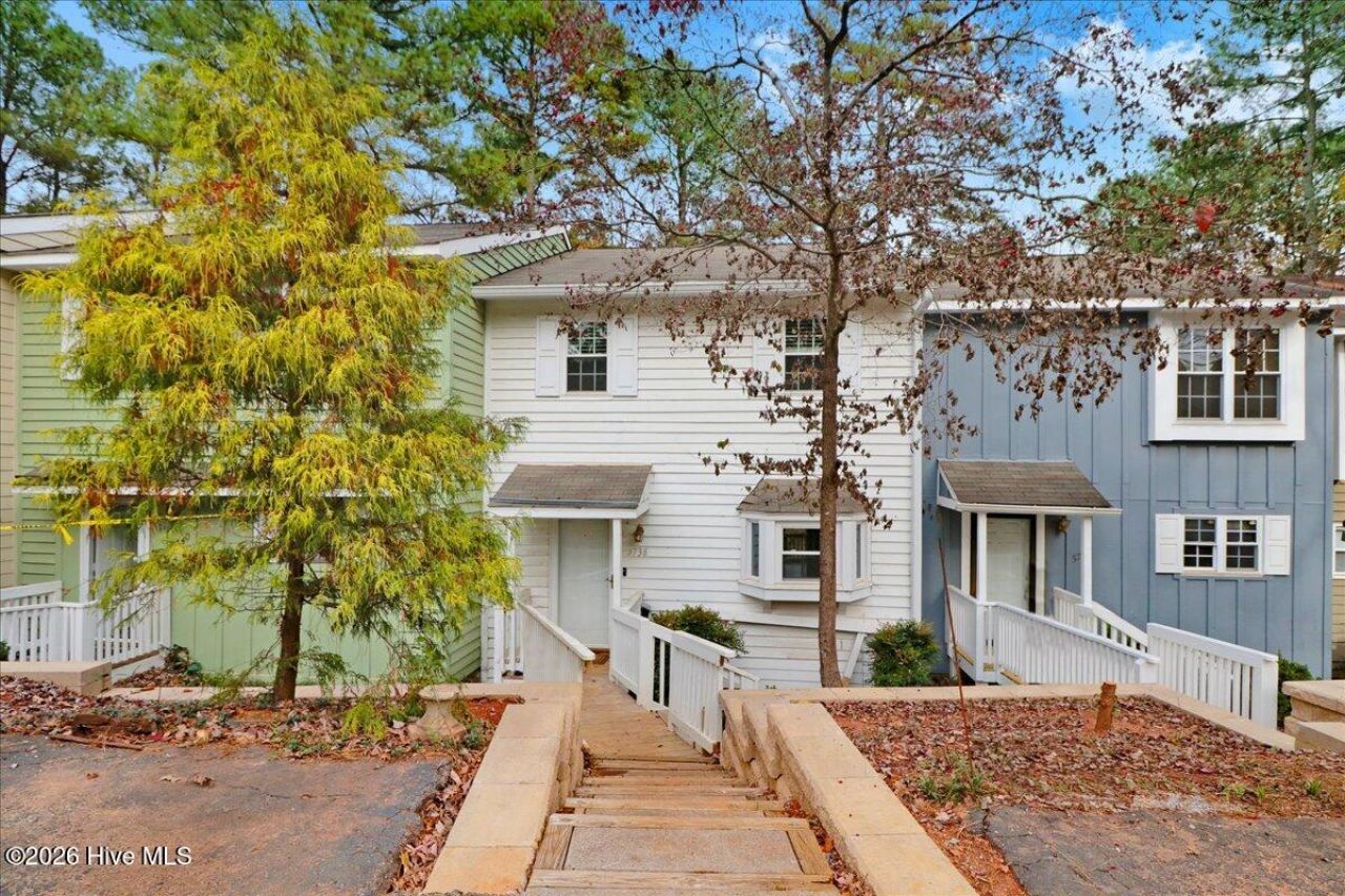 5738 Three Oaks Drive, Raleigh, NC 27612 Main Photo