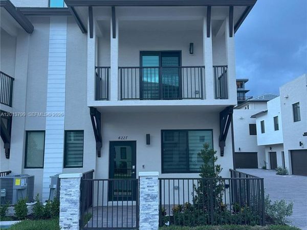 4227 NW 83rd Path , Doral, FL 33166