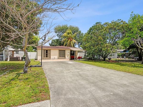 1379 NE 177th St , North Miami Beach, FL 33162