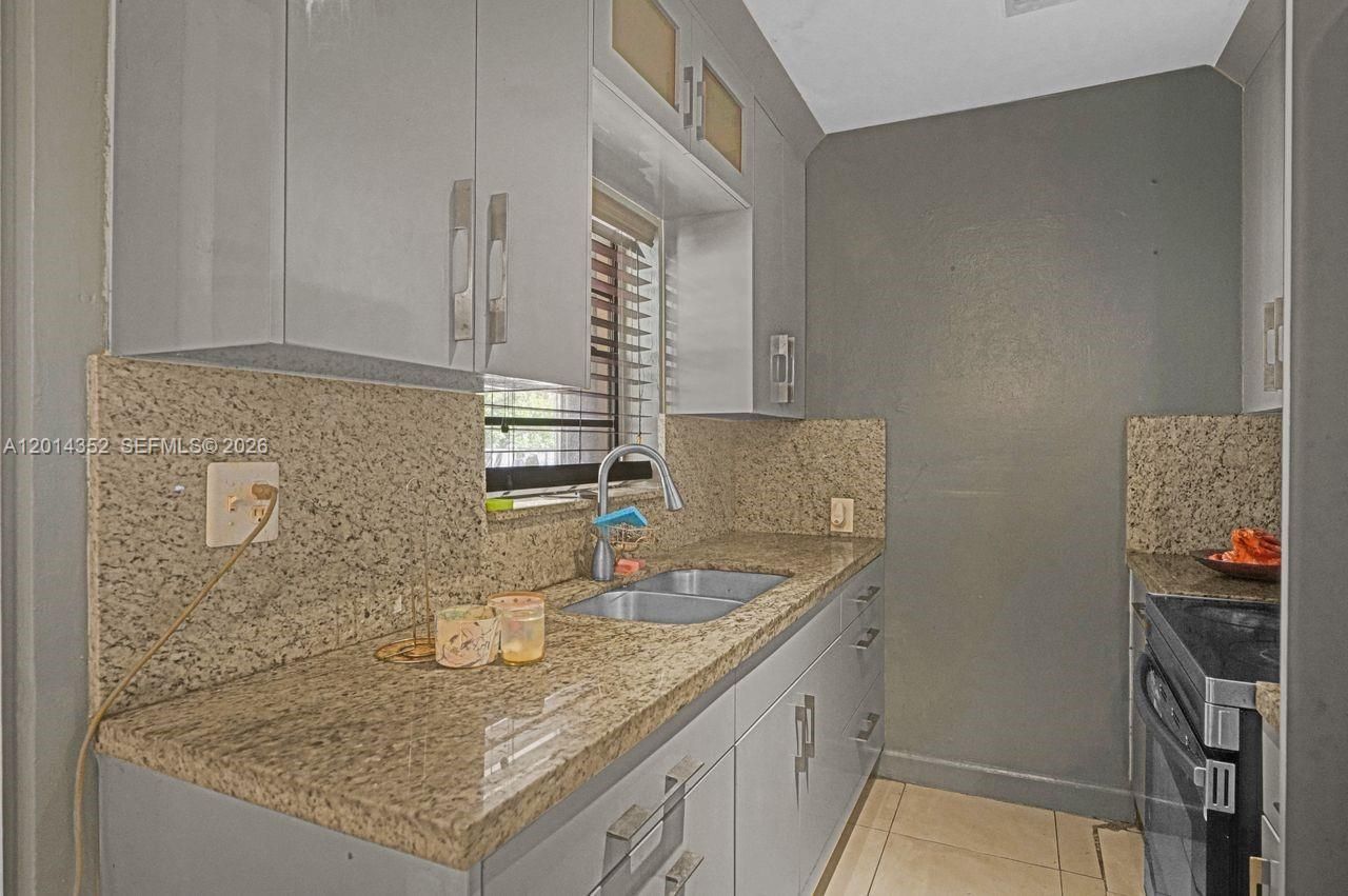1379 NE 177th St, North Miami Beach, FL 33162 Photo