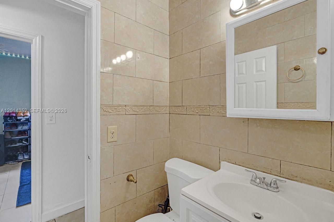 1379 NE 177th St, North Miami Beach, FL 33162 Photo