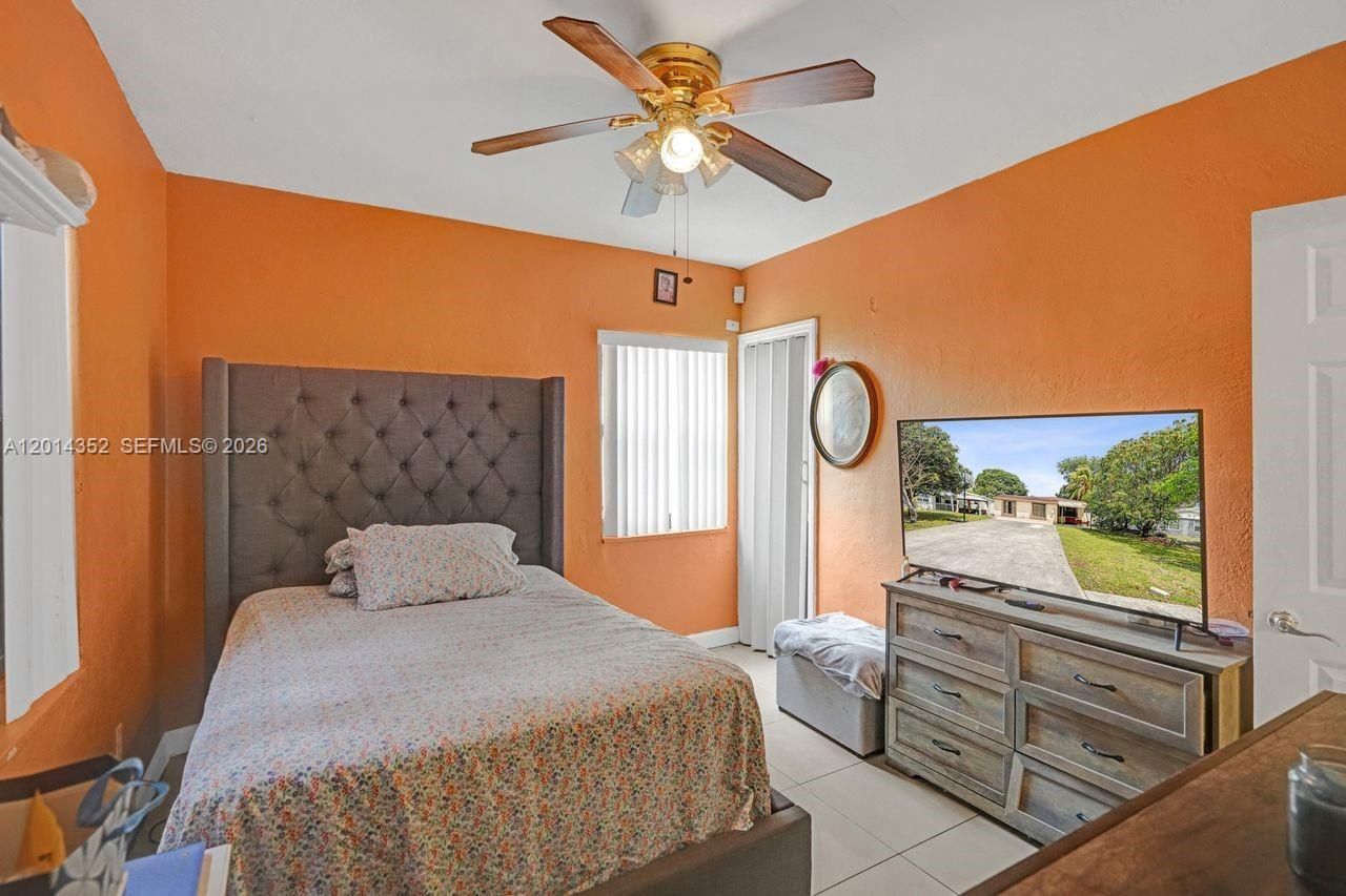 1379 NE 177th St, North Miami Beach, FL 33162 Photo