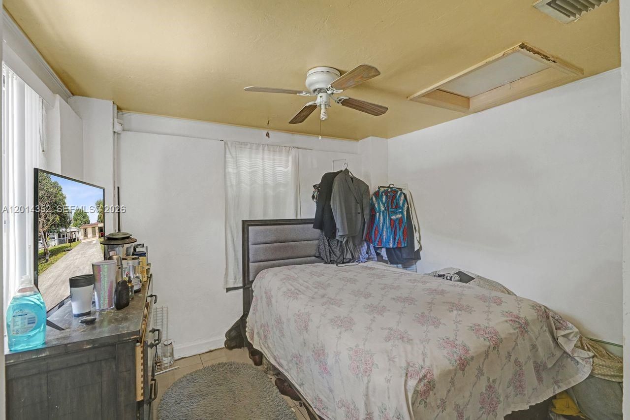 1379 NE 177th St, North Miami Beach, FL 33162 Photo