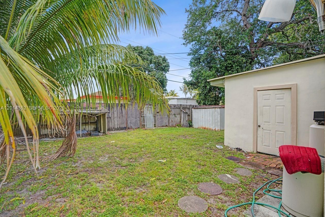 1379 NE 177th St, North Miami Beach, FL 33162 Photo