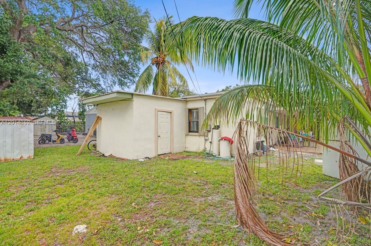 1379 NE 177th St, North Miami Beach, FL 33162 Photo