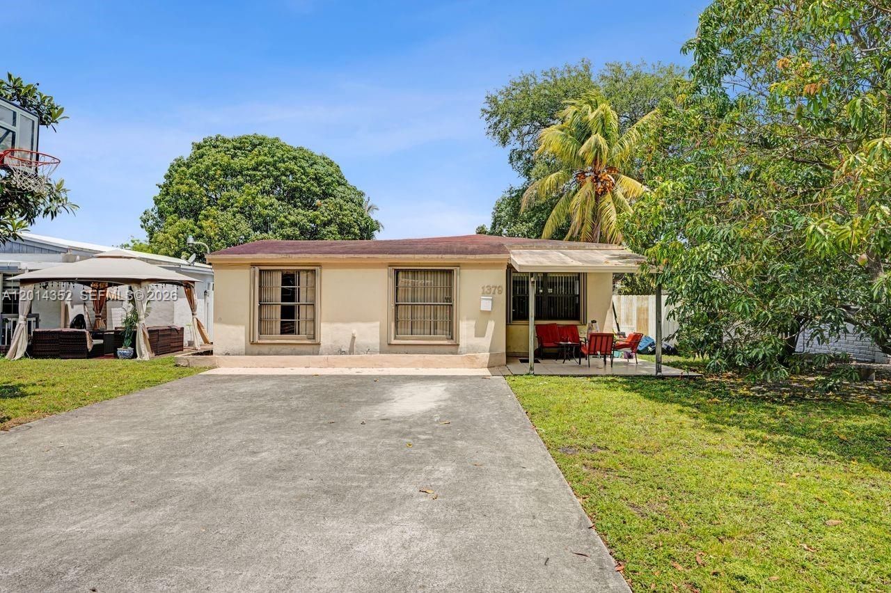 1379 NE 177th St, North Miami Beach, FL 33162 Photo