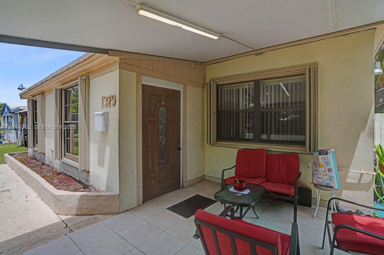 1379 NE 177th St, North Miami Beach, FL 33162 Photo