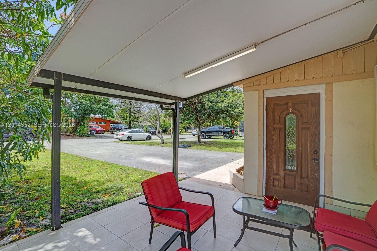1379 NE 177th St, North Miami Beach, FL 33162 Photo
