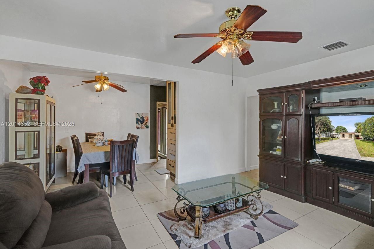 1379 NE 177th St, North Miami Beach, FL 33162 Photo