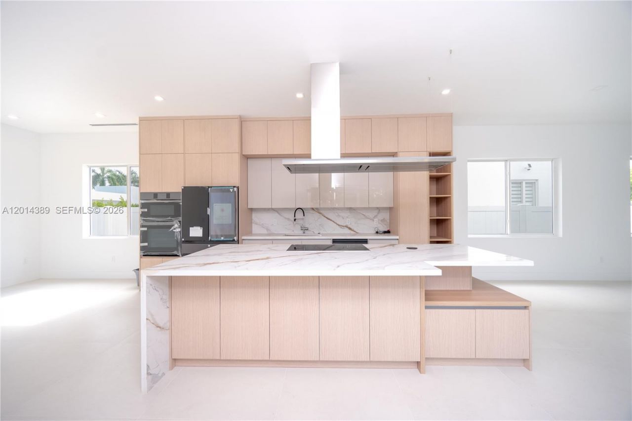 10381 NW 67th Ter, Doral, FL 33178 Photo
