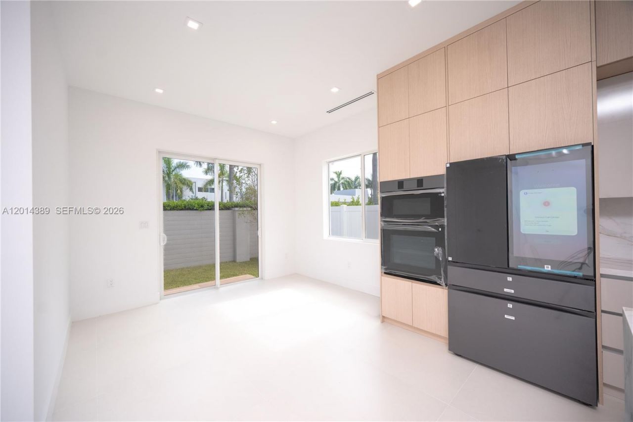 10381 NW 67th Ter, Doral, FL 33178 Photo