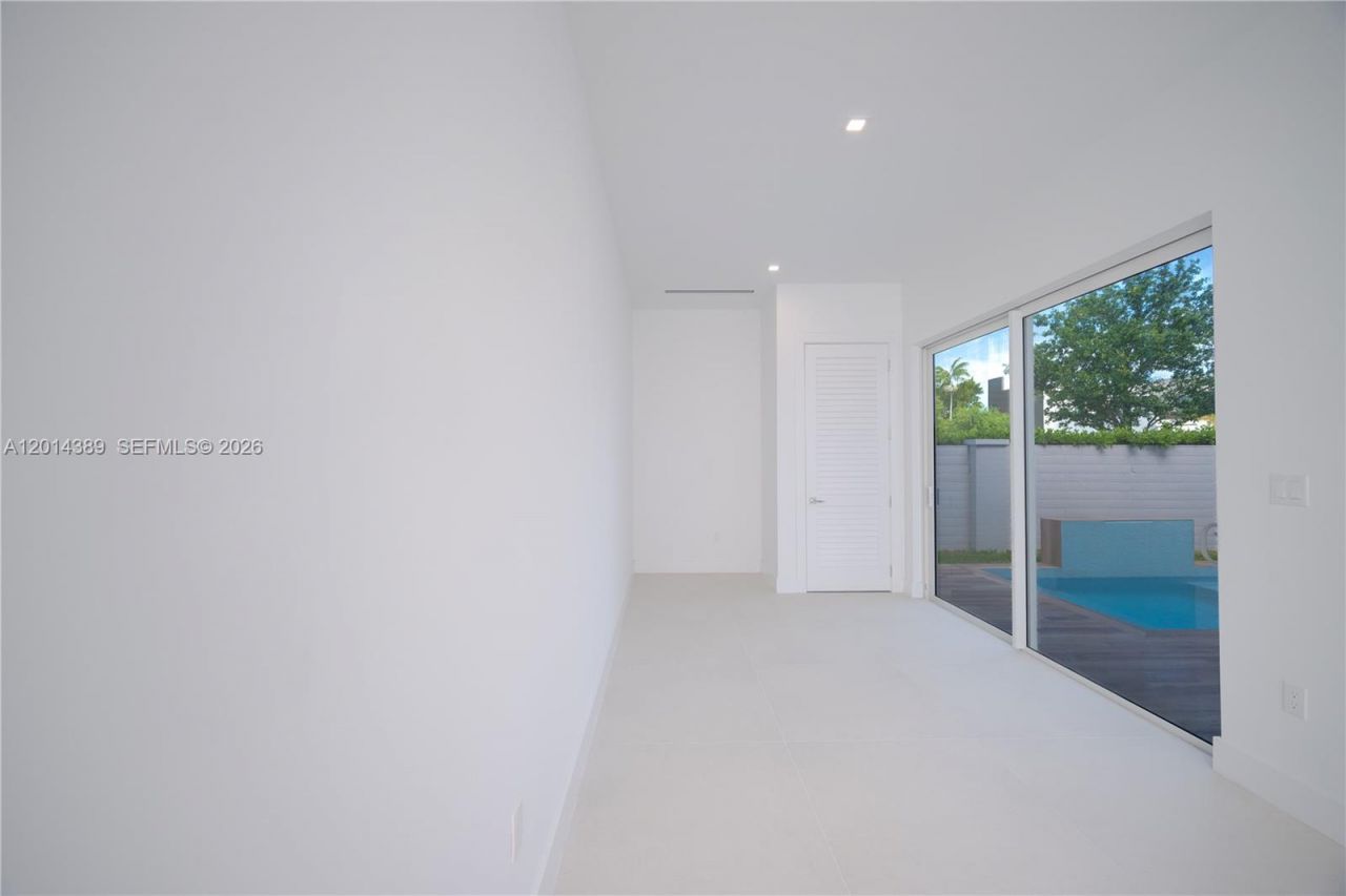 10381 NW 67th Ter, Doral, FL 33178 Photo