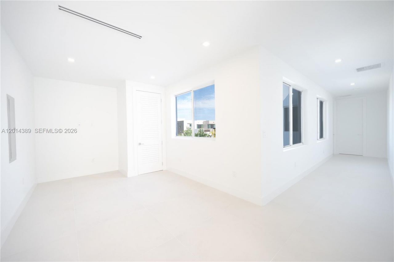 10381 NW 67th Ter, Doral, FL 33178 Photo