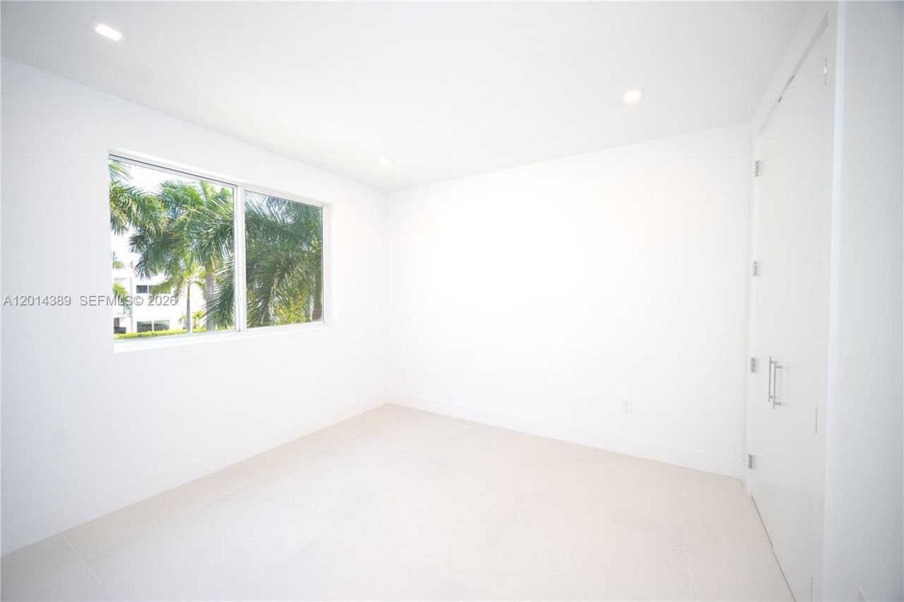 10381 NW 67th Ter, Doral, FL 33178 Photo