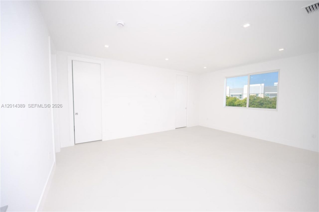 10381 NW 67th Ter, Doral, FL 33178 Photo