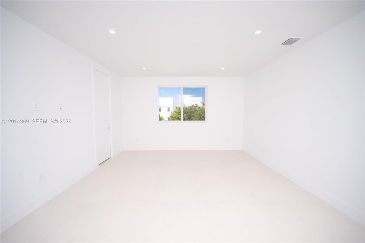 10381 NW 67th Ter, Doral, FL 33178 Photo