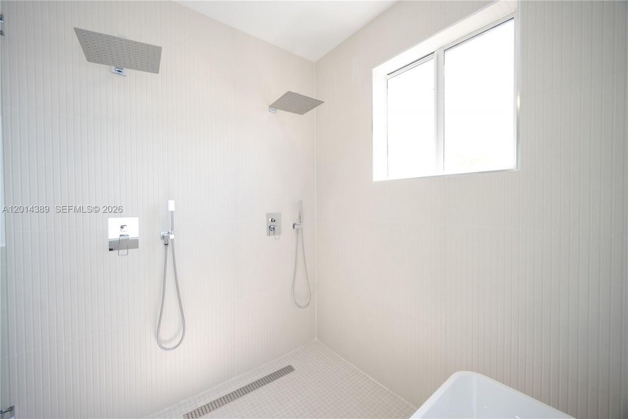 10381 NW 67th Ter, Doral, FL 33178 Photo