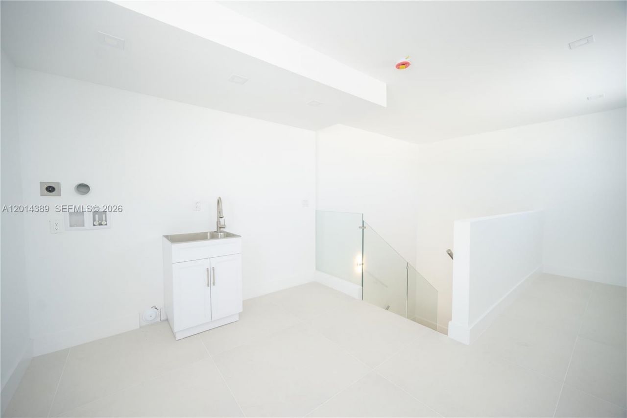 10381 NW 67th Ter, Doral, FL 33178 Photo