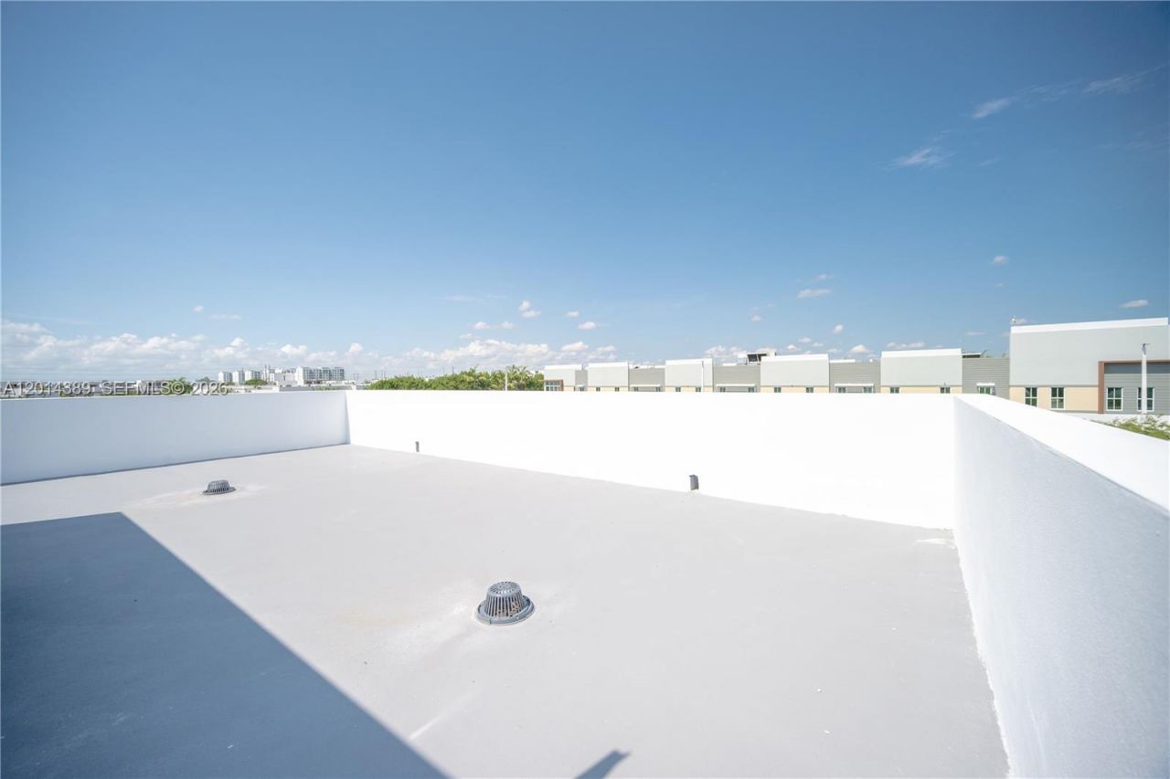 10381 NW 67th Ter, Doral, FL 33178 Photo