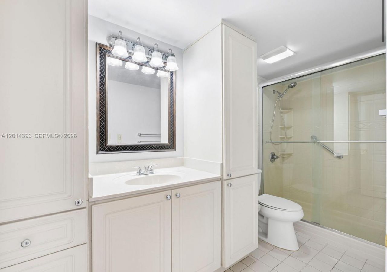 8005 Lake Dr , Unit 408, Doral, FL 33166 Photo