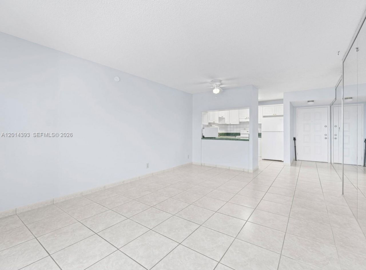 8005 Lake Dr , Unit 408, Doral, FL 33166 Photo