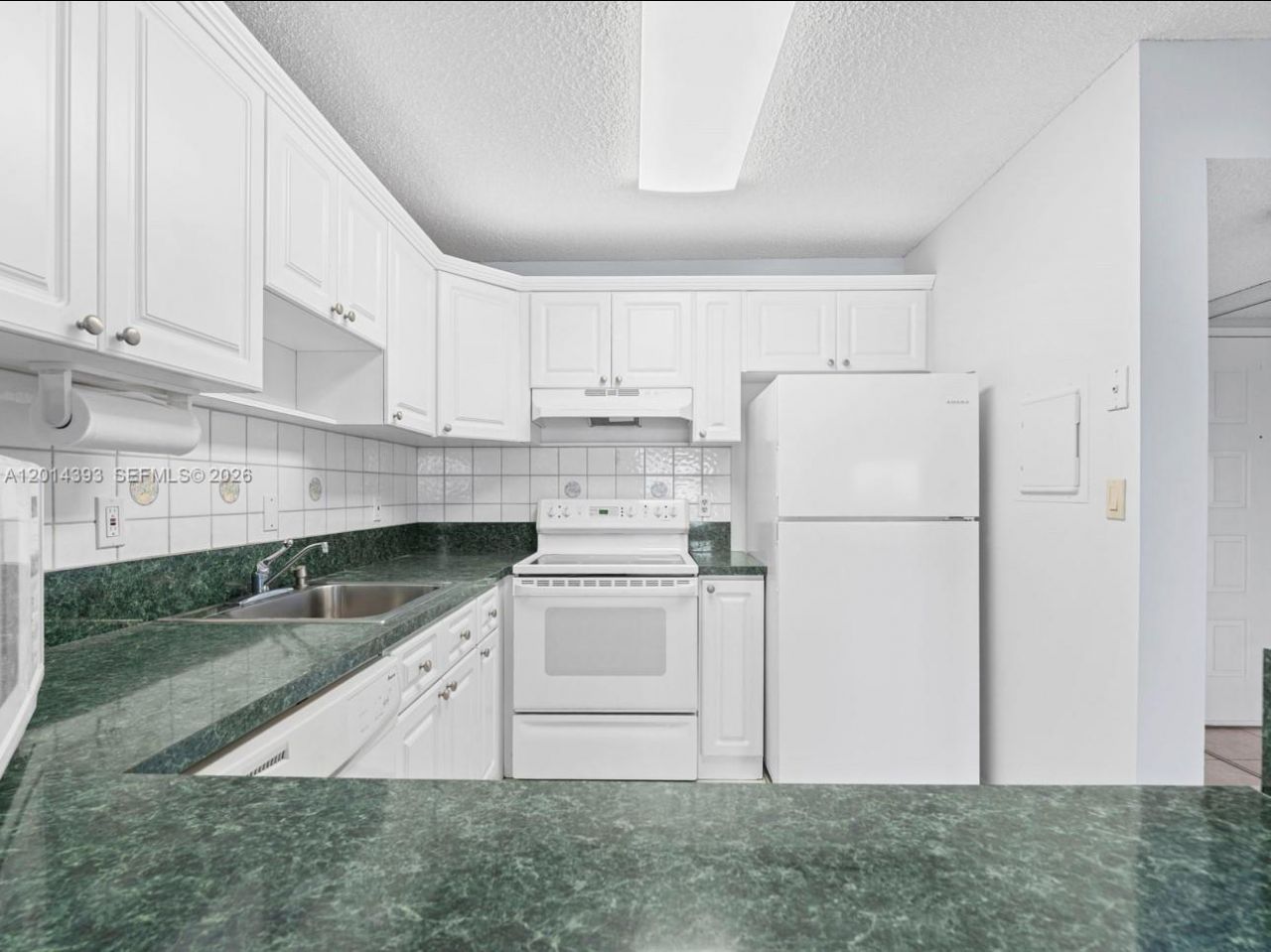 8005 Lake Dr , Unit 408, Doral, FL 33166 Photo