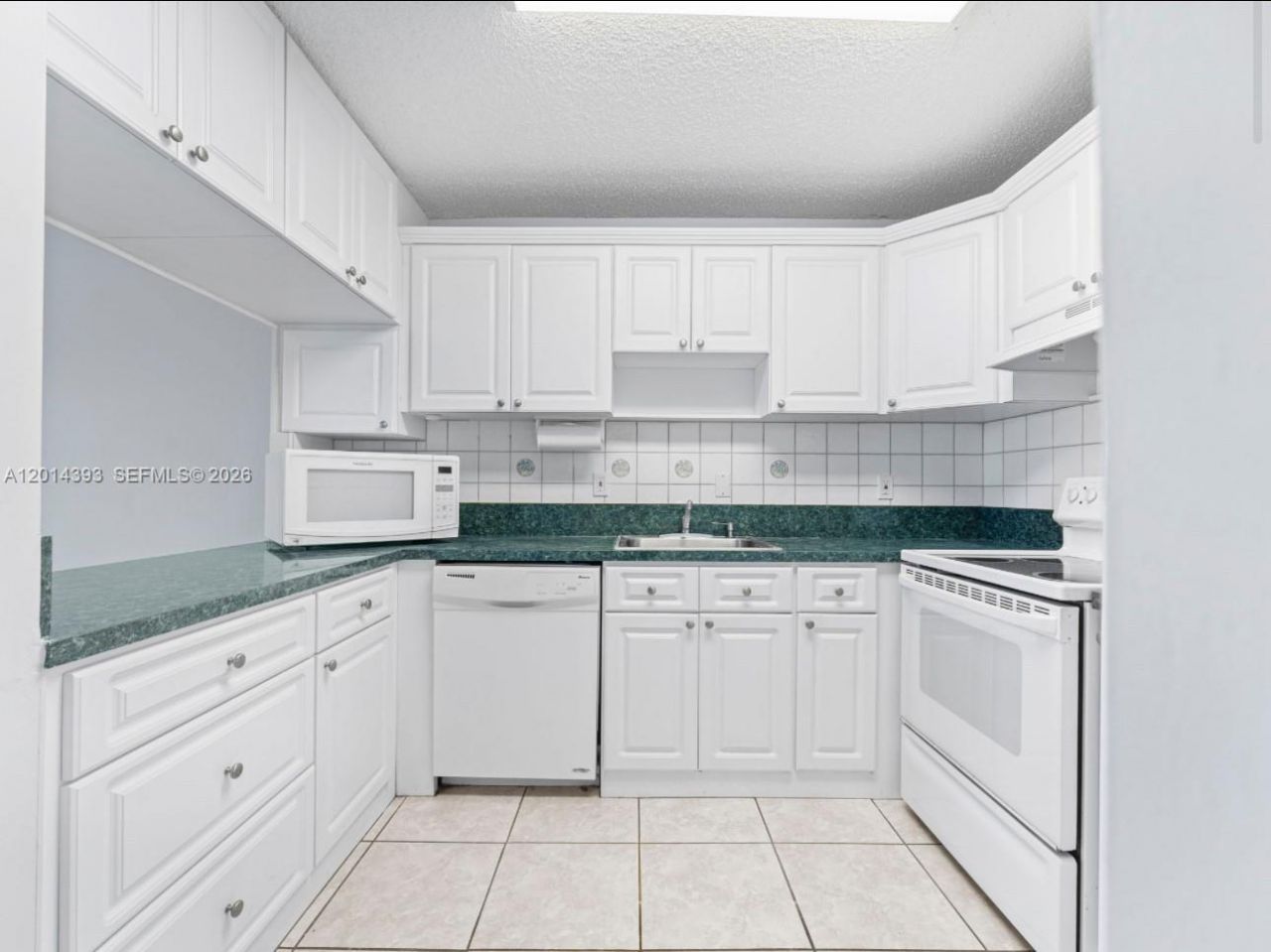 8005 Lake Dr , Unit 408, Doral, FL 33166 Photo