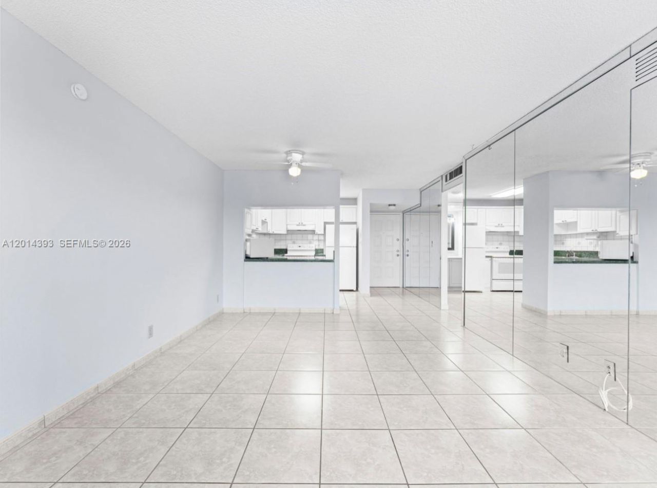 8005 Lake Dr , Unit 408, Doral, FL 33166 Photo
