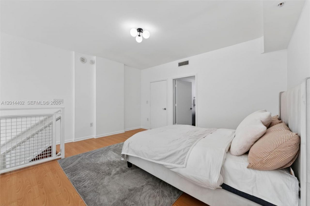 253 NE 2nd St , Unit 424, Miami, FL 33132 Photo