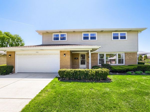 1111 W Ash Drive , Mount Prospect, IL 60056