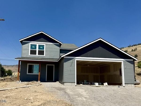 6001 Dove Hollow Drive, Klamath Falls, OR 97603