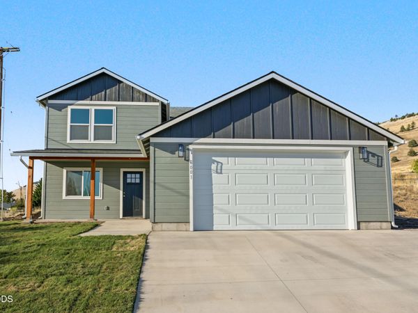 6001 Dove Hollow Drive, Klamath Falls, OR 97603