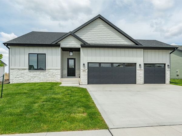 1570 NW Parkside Lane, Waukee, IA 50263