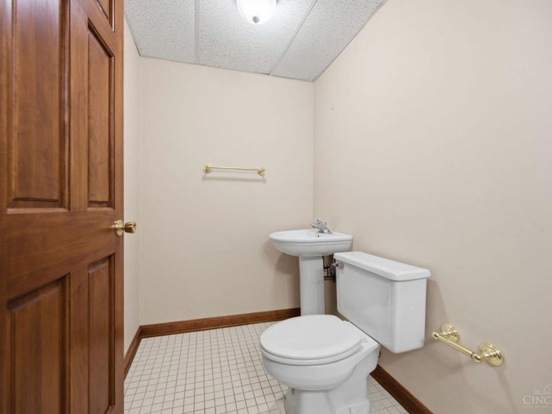 348 Oakwood Park Drive, Delhi Twp, OH 45238 Photo 31