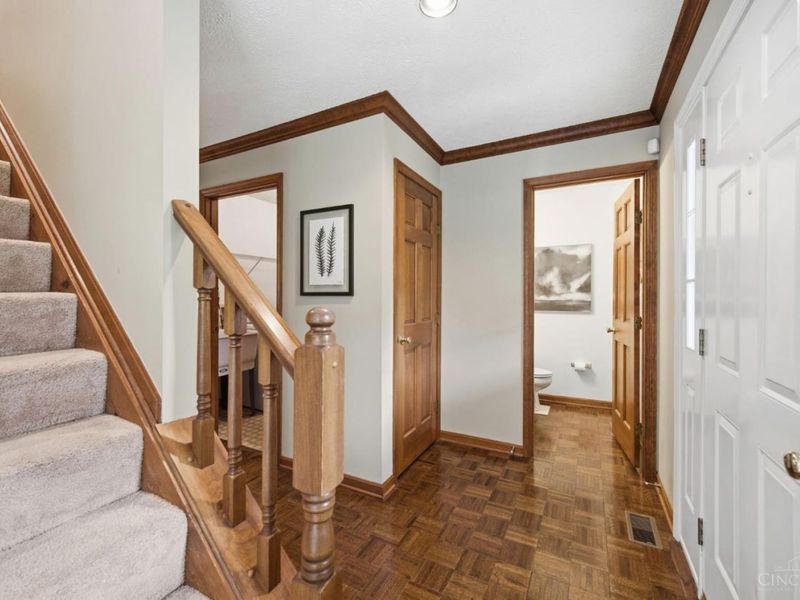 348 Oakwood Park Drive, Delhi Twp, OH 45238 Photo 5