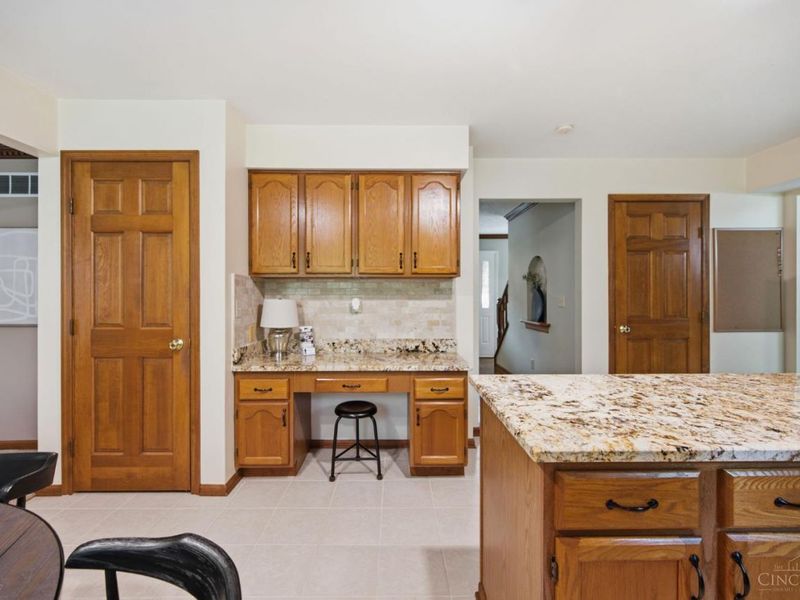 348 Oakwood Park Drive, Delhi Twp, OH 45238 Photo 8