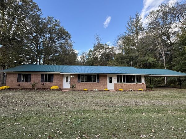 1372 Mike Parra, Columbus, MS 39705