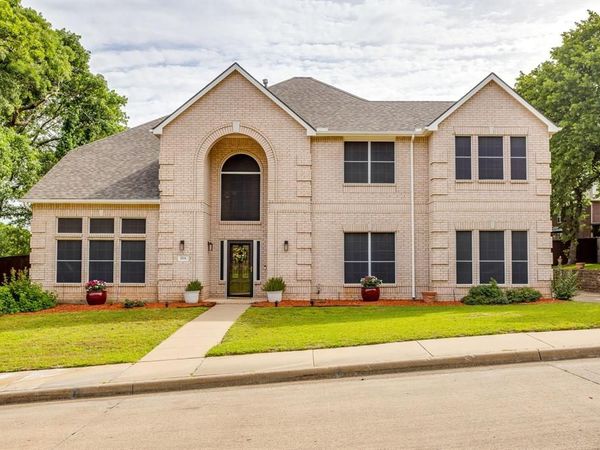801 Timberwolf Court , Crowley, TX 76036