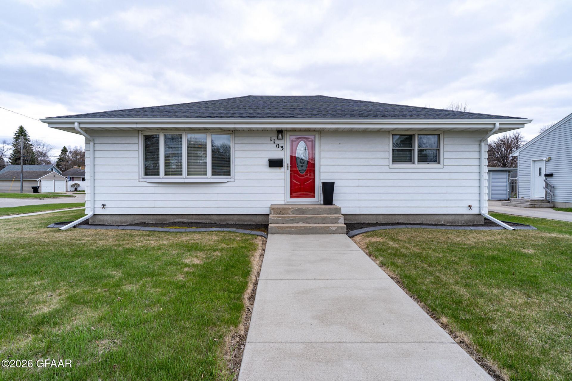 1103 Hammerling Avenue, Grand Forks, ND 58201 Main Photo
