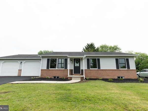 724 WARM SPRING ROAD , CHAMBERSBURG, PA 17202