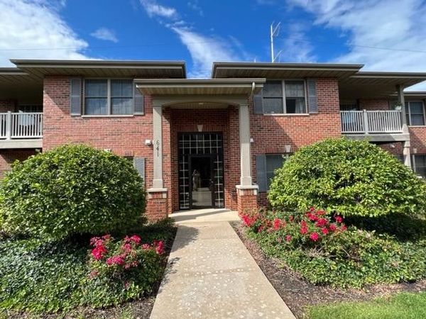 641 Cambridge Court, Unit 2b, Munster, IN 46321