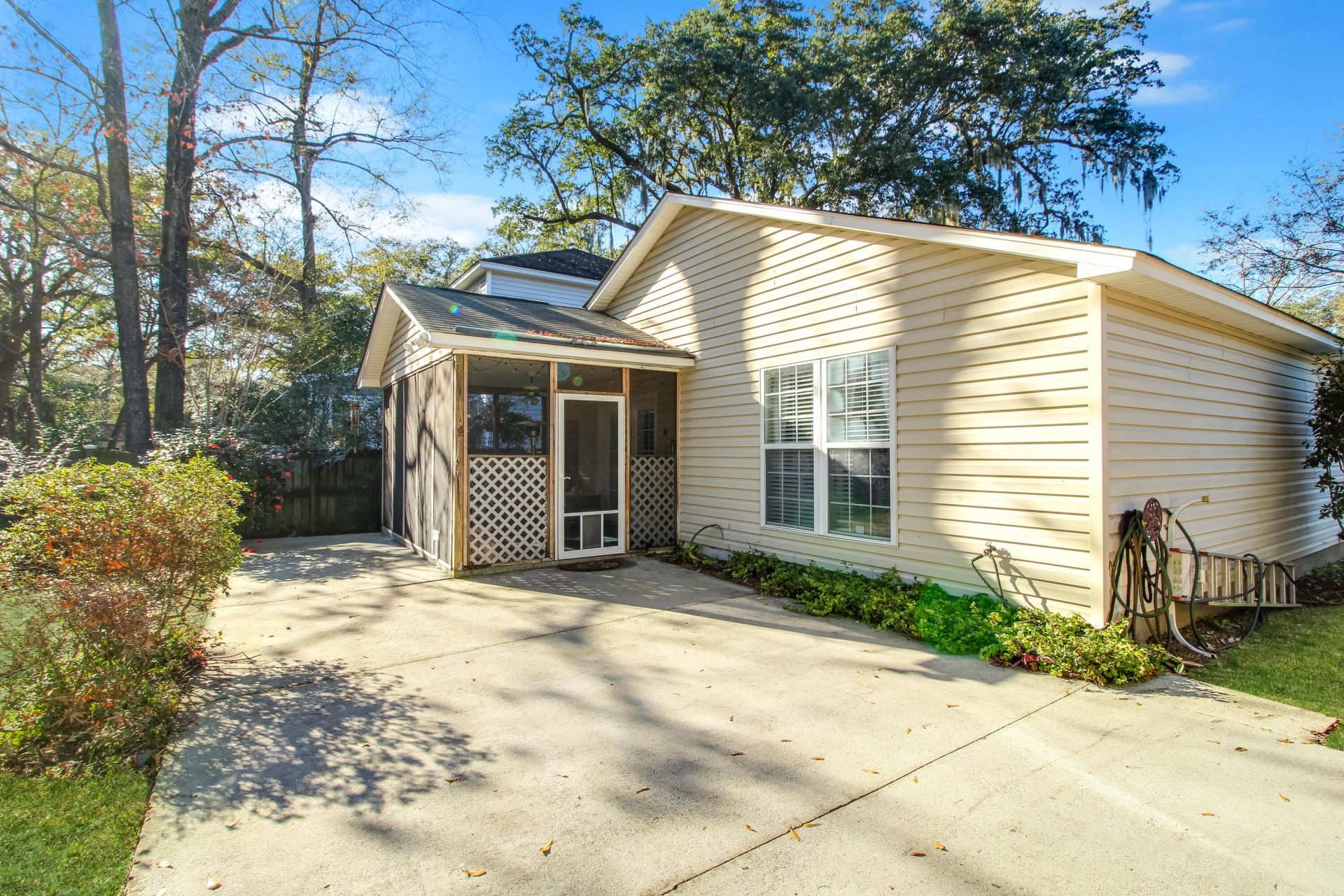 1411 River Front Drive Photo 23