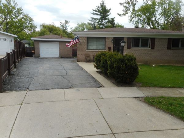 602 Bluff Court , Streamwood, IL 60107