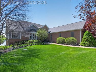 8955 Sandy Ridge Drive, White Lake Twp, MI 48386