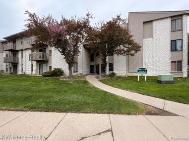 32005 W 12 Mile Road, Unit 204, Farmington Hills, Mi 48334