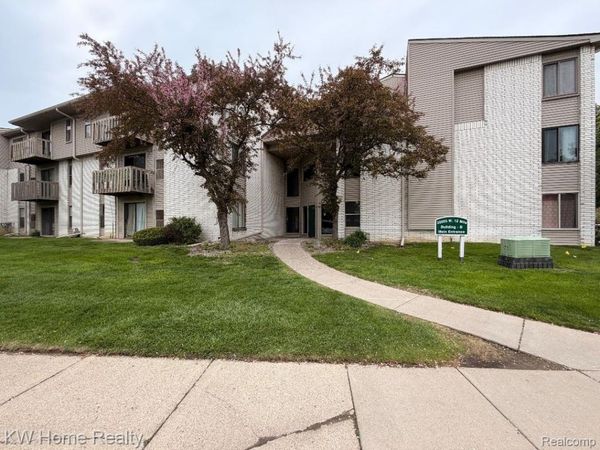 32005 W 12 Mile Road, Unit 204, Farmington Hills, Mi 48334