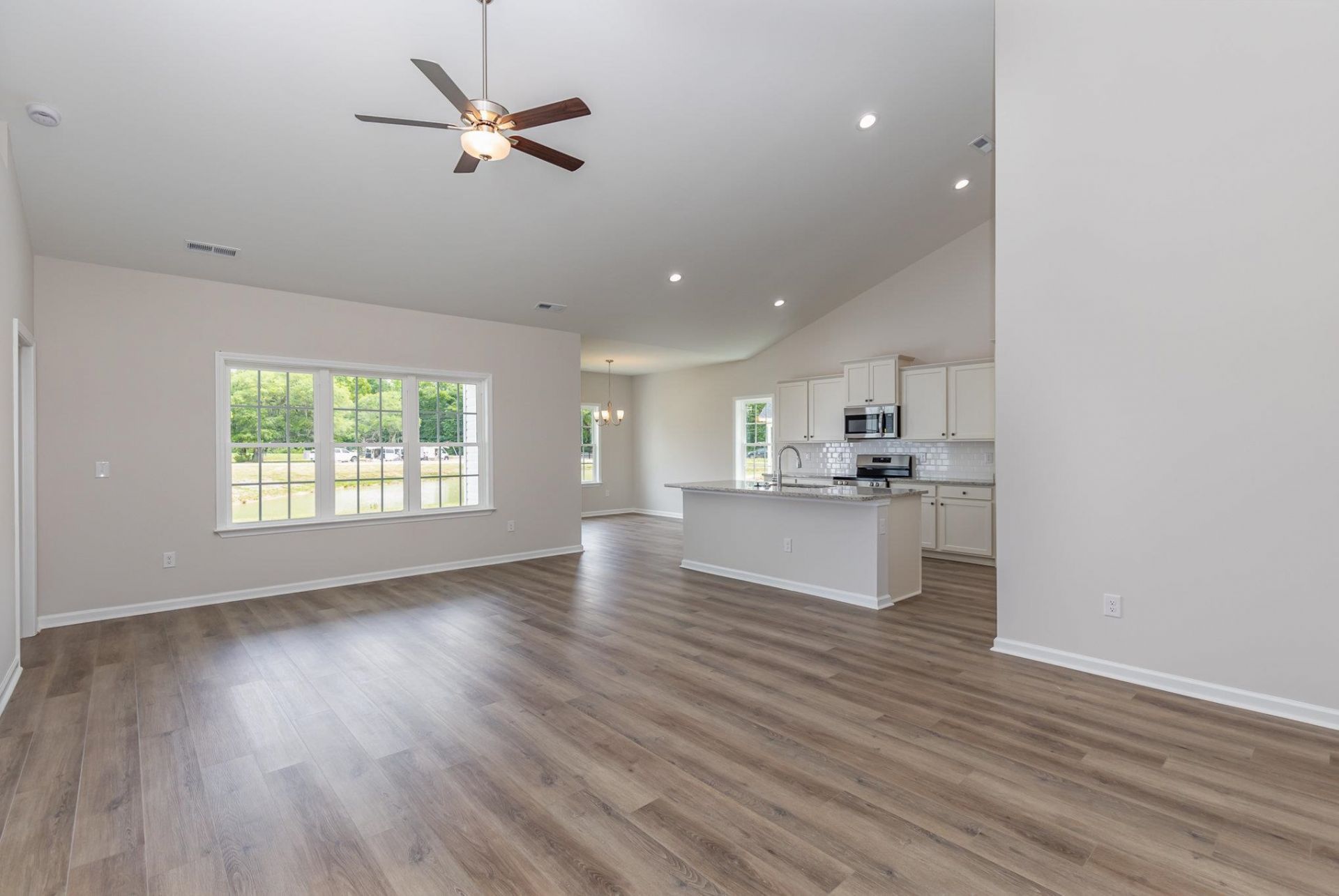 924 Woodside Dr. Photo 2