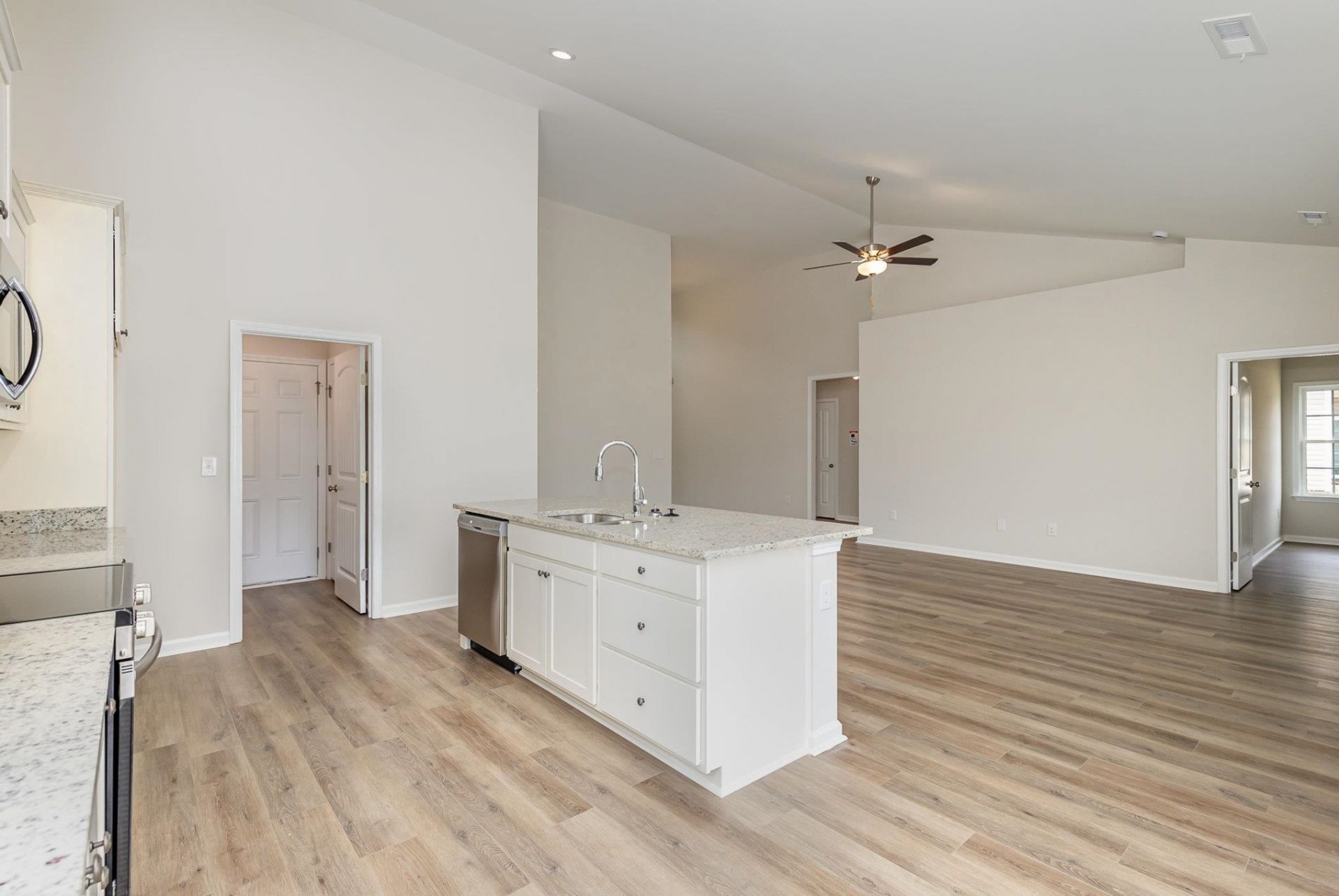 924 Woodside Dr. Photo 3