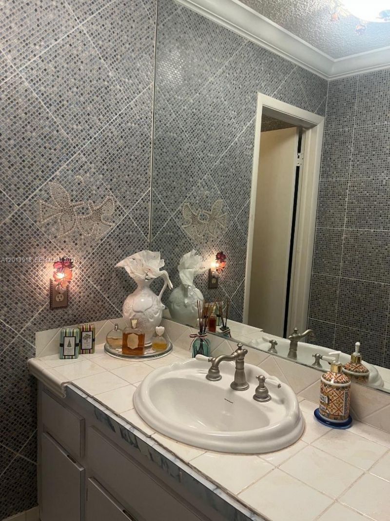 2525 SW 107th Ct , Miami, FL 33165 Photo